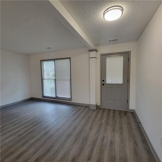 Foto del edificio - 3045 Binghampton Ln