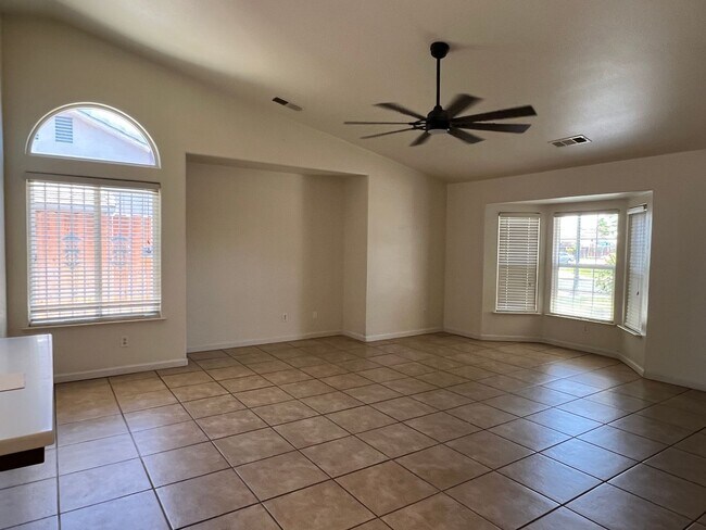 Foto del edificio - FOR RENT:  3 bedroom and 2 bathroom home in Sanger