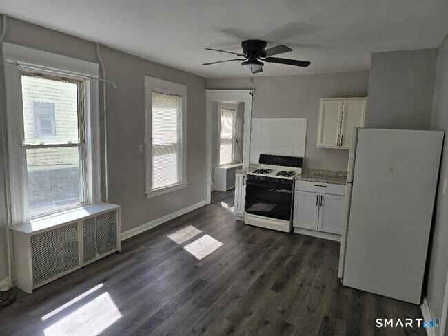 Foto del edificio - 154 Plaza Ave