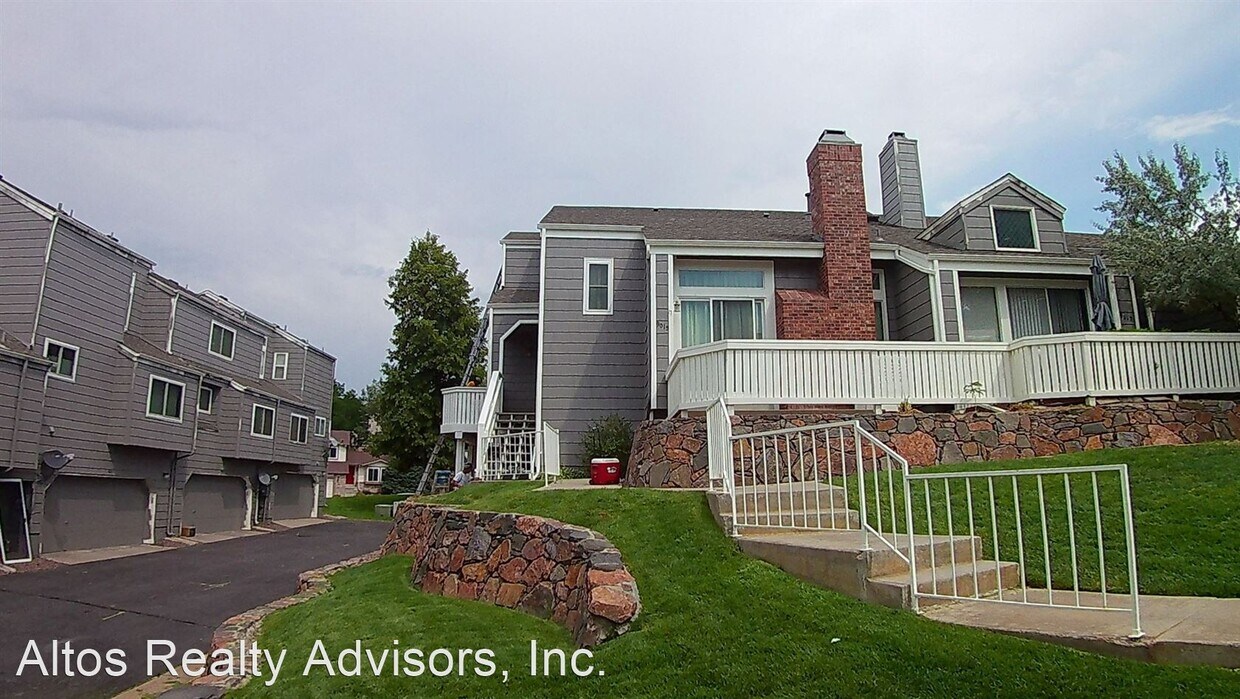 2 br, 2.5 bath House 9015 Bear Mountain Dr House Rental in