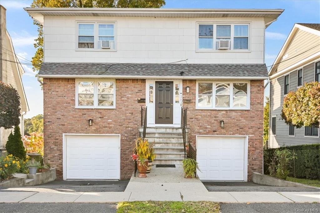 Primary Photo - 185 Gainsborg Ave E