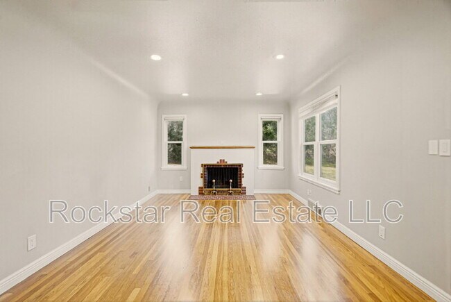Foto del edificio - 3027 W Cleveland Ave