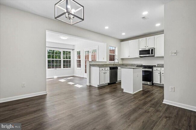 Foto del edificio - 3802 Koval Ln