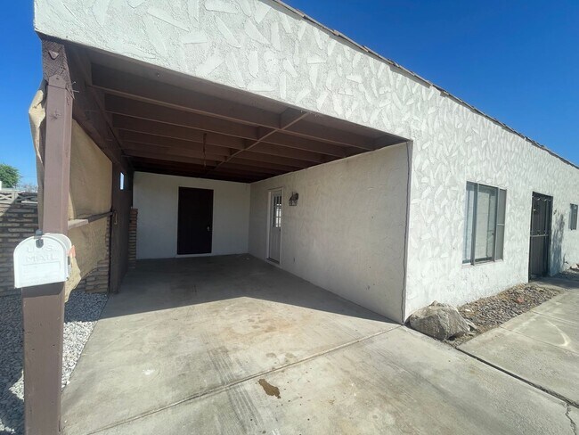 Foto del edificio - BEAUTIFUL POOL HOME W/ MOVE IN BONU$!