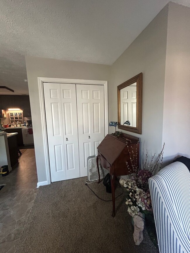 Building Photo - Sherwood Green Condo