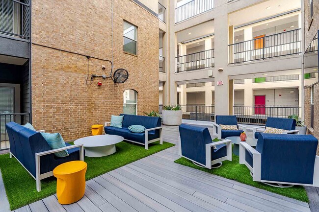 Apartamentos Pearl 21 cerca de UT Austin con asientos en el patio - 21 Pearl