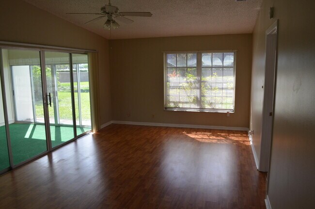 Building Photo - 15952 Forsythia Cir