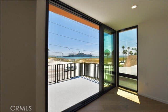 Foto del edificio - 243 Seal Beach Blvd