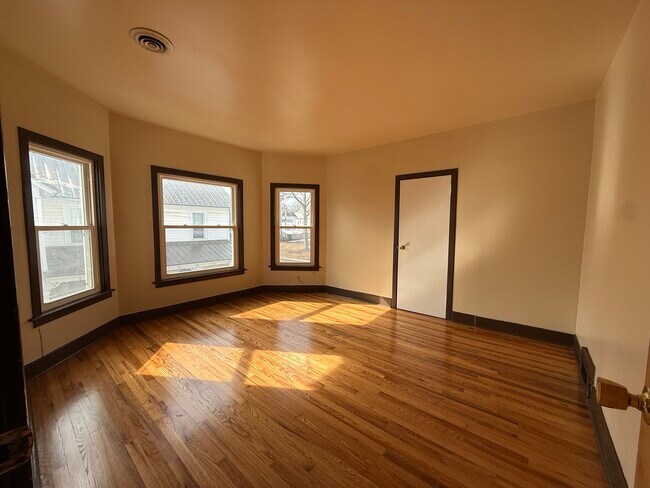 Bedroom - 114 Oak St