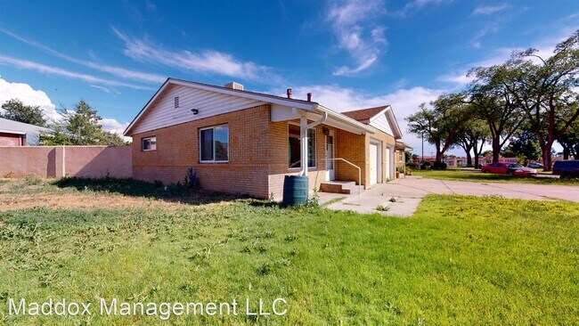 Building Photo - 1810 Hoffman Dr NE