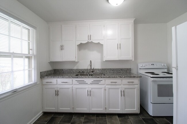 Building Photo - 1 Bedroom 1 Bath Duplex in Navy Hill Area in Olathe