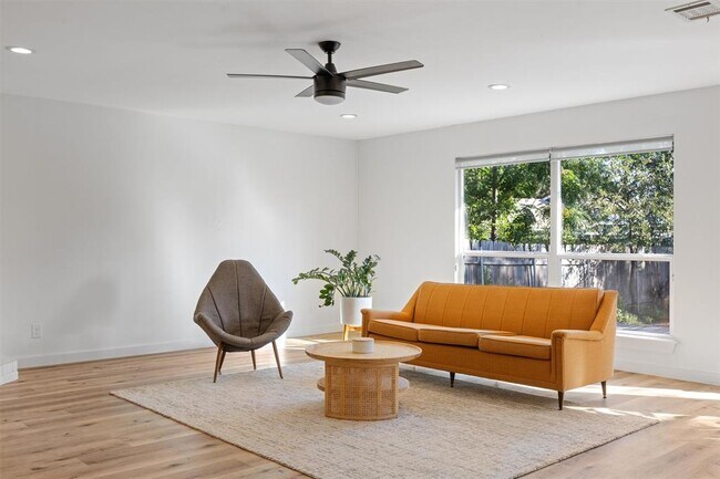 Foto del edificio - 7718 Croftwood Dr