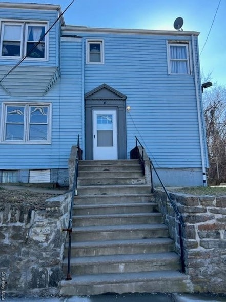 Primary Photo - 6 Lockwood Ave