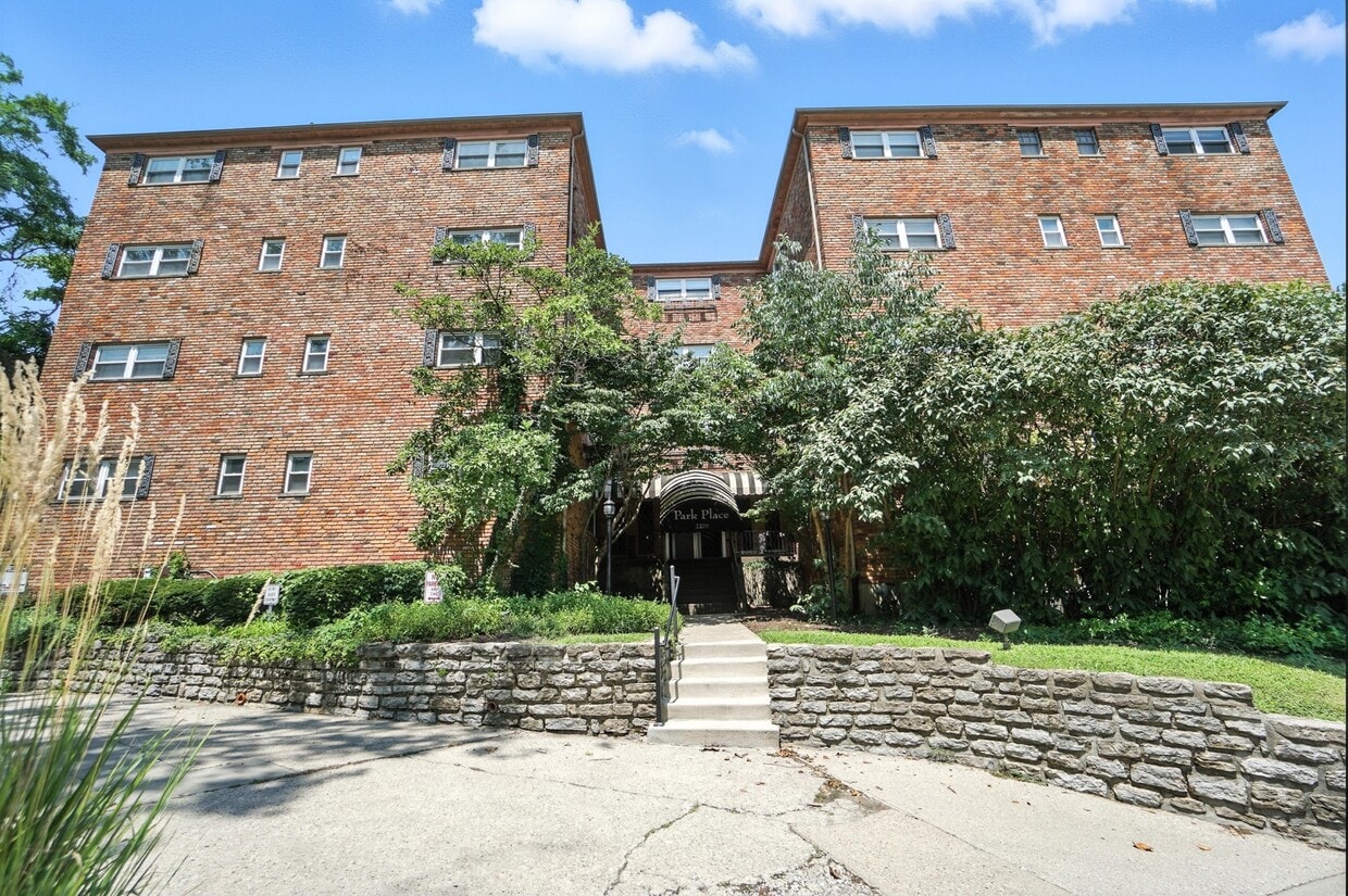 Photo - 2270 Madison Rd (Cincinnati, OH)