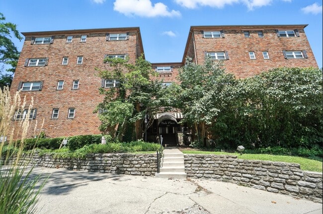 Building Photo - 2270 Madison Rd