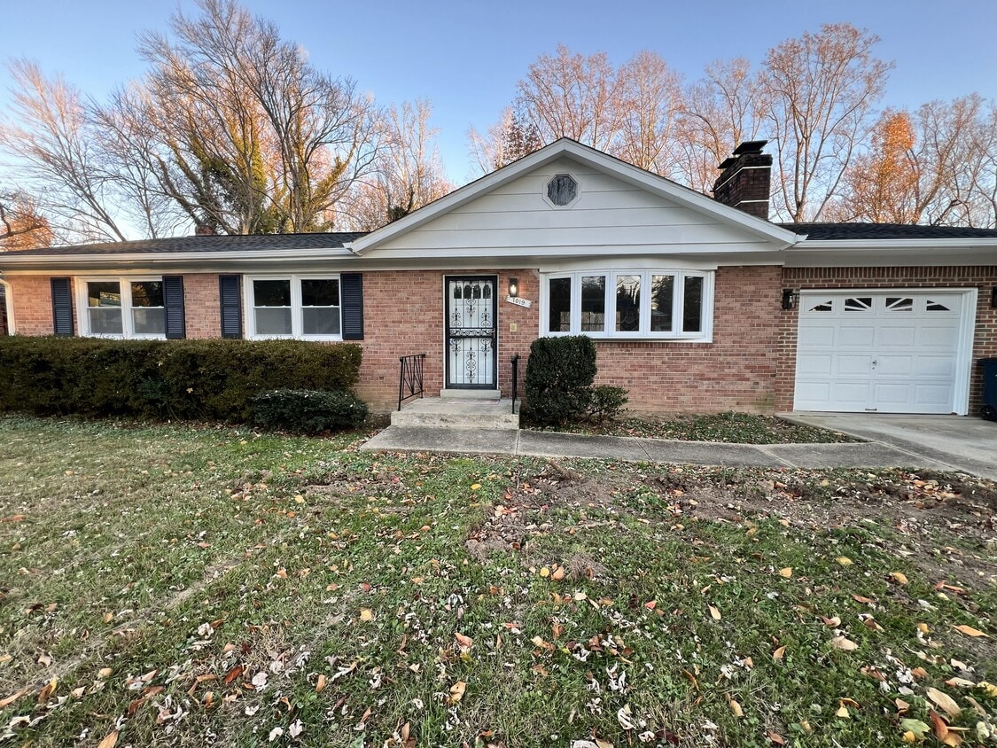 Foto principal - 7019 Groveton Dr