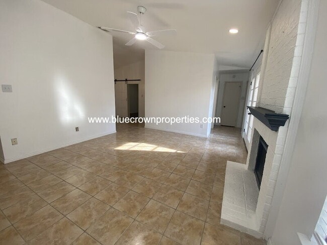 Foto del edificio - 2702 Stonecreek Pl