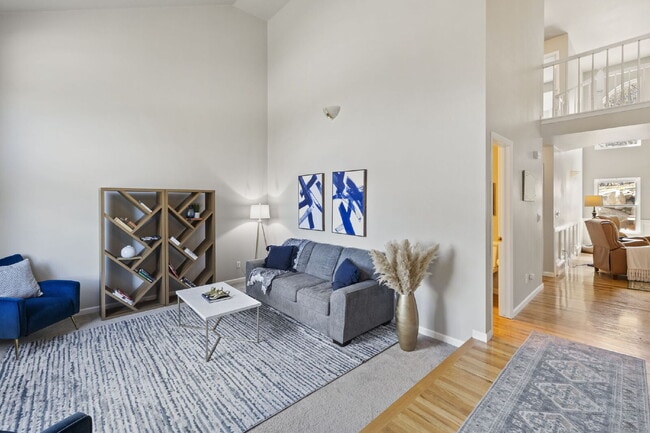 Building Photo - Spacious 6-Bedroom Broadmoor Rental with M...