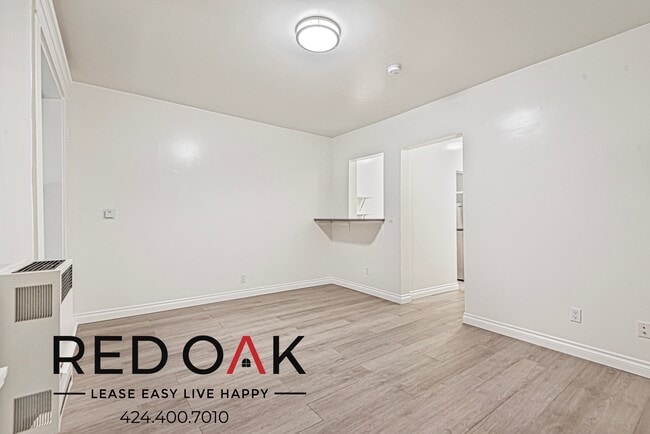 Building Photo - ~3 Weeks FREE~ Welcoming Studio with Conte...
