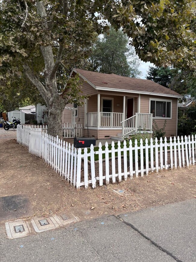 Building Photo - PENRYN PROPERTY 2 BEDROOM & 1 BATH