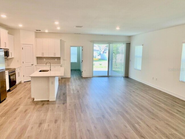 Foto del edificio - 21475 Seaton Ave