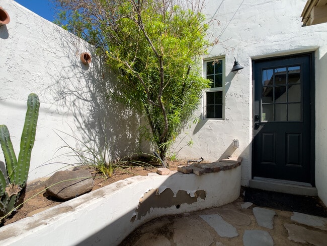 Photo - 1330 E Coronado Rd House