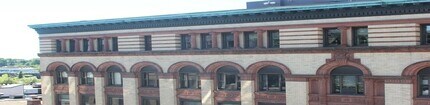 Building Photo - 470 Main St