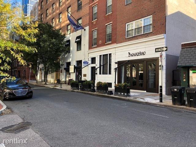 Building Photo - 1 br, 1 bath  - 1713 Spruce St Apt 3F