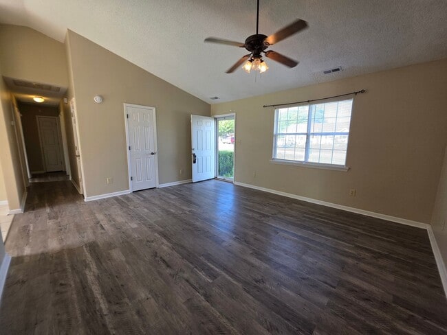 Building Photo - 206 S Ginger Dr