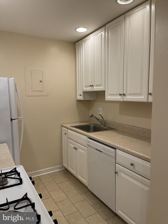 Building Photo - 19 Silverwood Cir