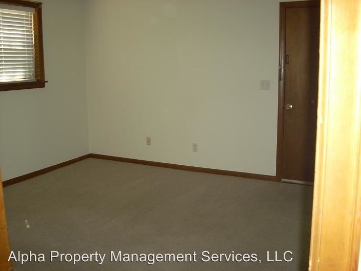 206 N Grant Ave, Knob Noster, MO 65336 Condo for Rent in Knob Noster