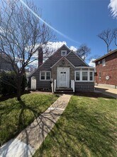 Building Photo - 13 Parkview Pl