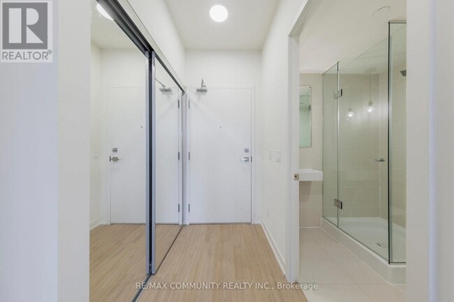 Building Photo - 10 Deerlick Ct