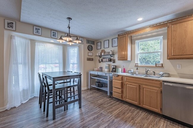 Building Photo - 470 Yale Drive, Unit A