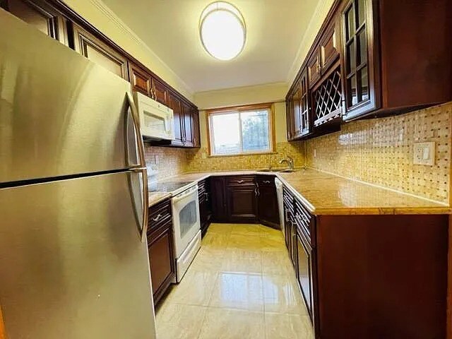 Foto del edificio - 158-45-145 76th Rd