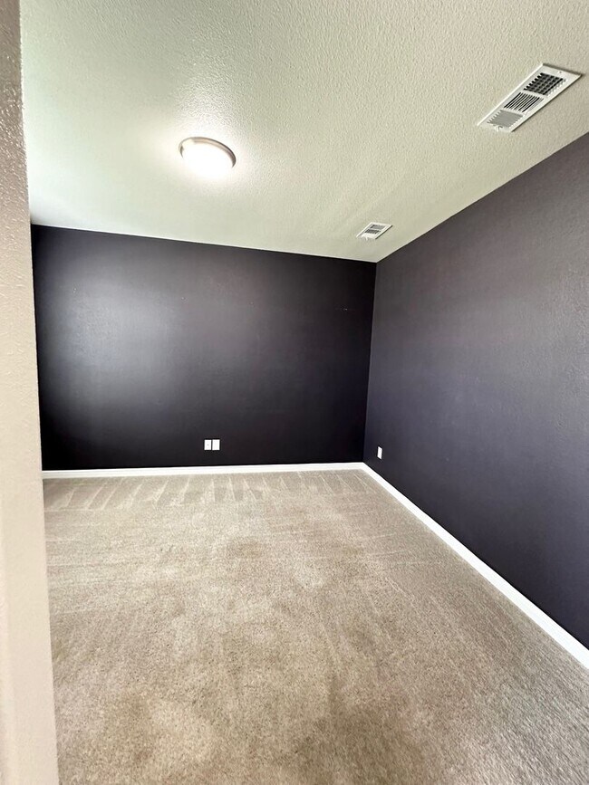 Foto del edificio - 4 Bed 3.5 Bath Ready To Rent ASAP!