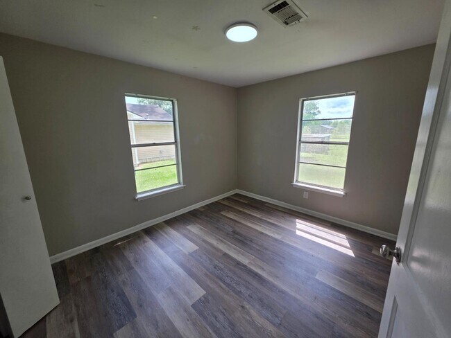 Foto del edificio - 7186 Headlee Rd