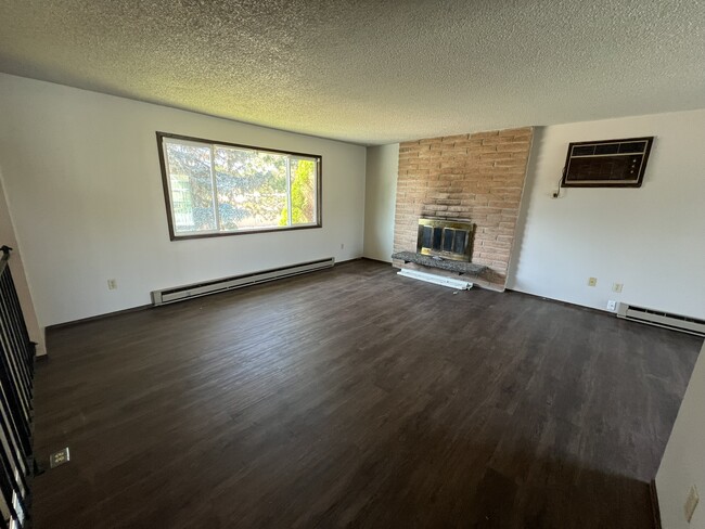 Building Photo - 3115 S Best Rd