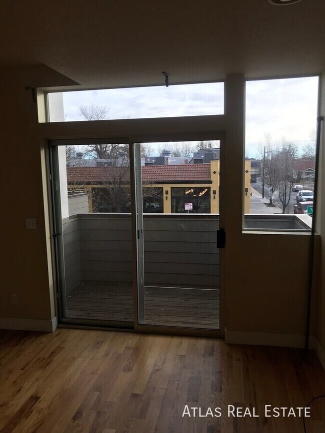 Foto del edificio - 4411 Yates St