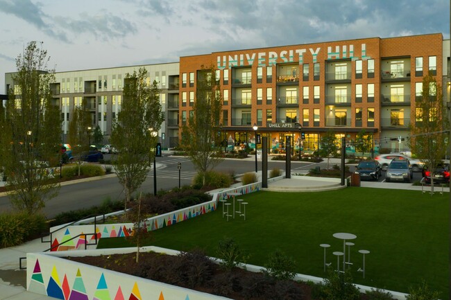 Vista exterior de UHill Apartments en Durham, Carolina del Norte - University Hill Apartments