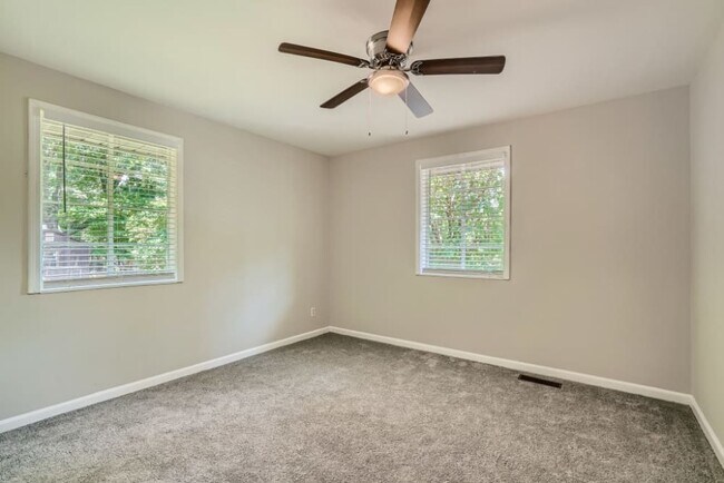 Foto del edificio - 16301 Sherwood Dr