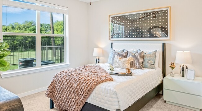 Building Photo - Creekside at Grand Prairie