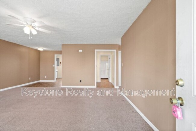 Building Photo - 306-907 Thompsonville Lane