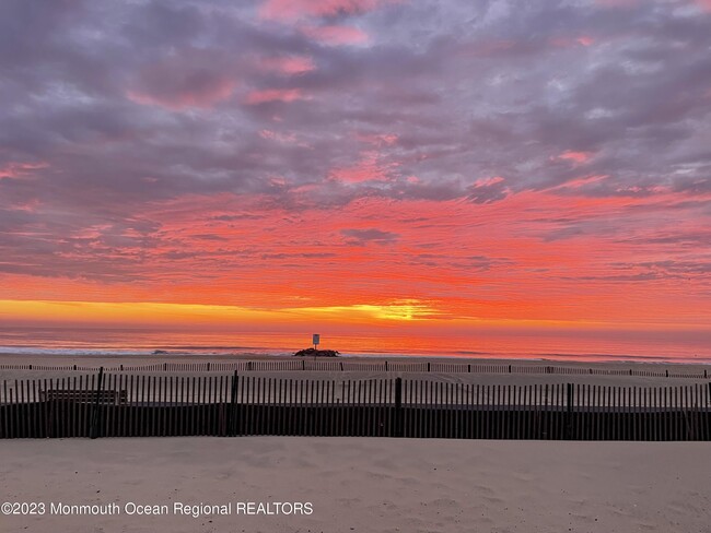 Foto del edificio - 239 Beach Front