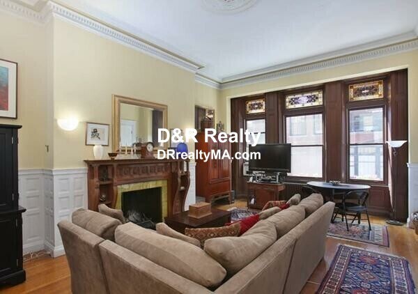 Foto del edificio - 132 Commonwealth Ave