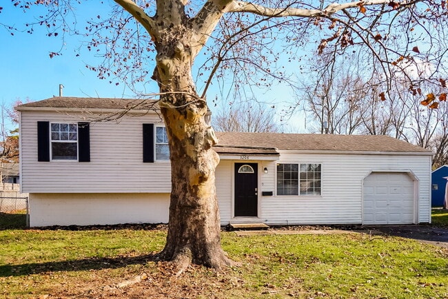 Building Photo - 3208 Sundale Rd