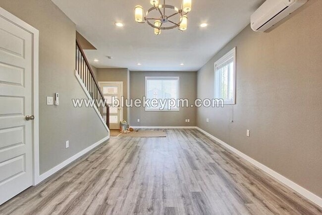 Building Photo - $395 Off First Month! End Unit Townhome wi...