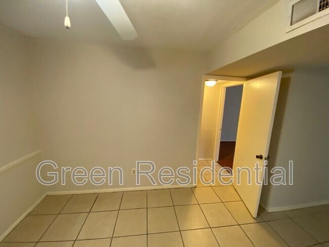 Building Photo - 2110 Wilcrest Dr