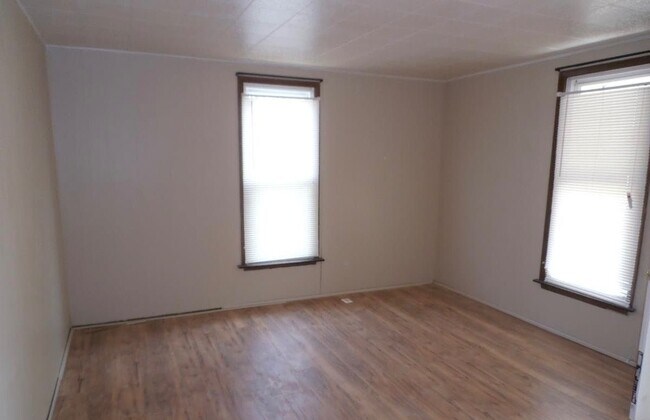 Foto del edificio - 628 N Kansas St