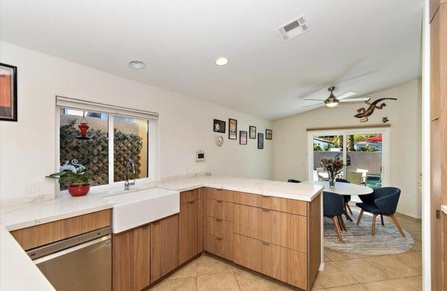 Building Photo - 53360 Avenida Juarez